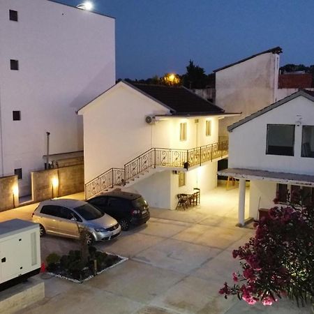 乌尔齐尼 Buzuku House酒店 外观 照片