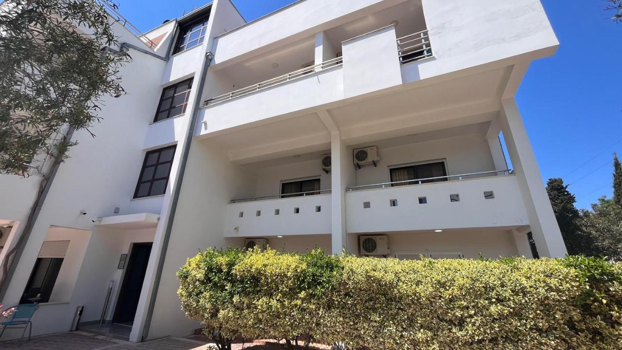 乌尔齐尼 Buzuku House酒店 外观 照片